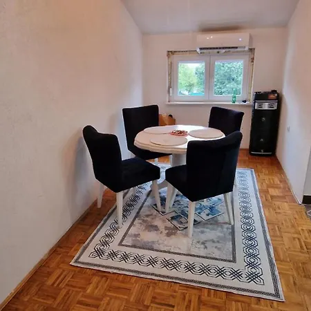 Centar With Three Bedrooms *
